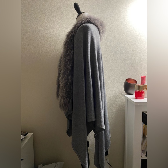 La Fiorentina Genuine Fox Trim Wool Wrap Gray One Size - Picture 8 of 12